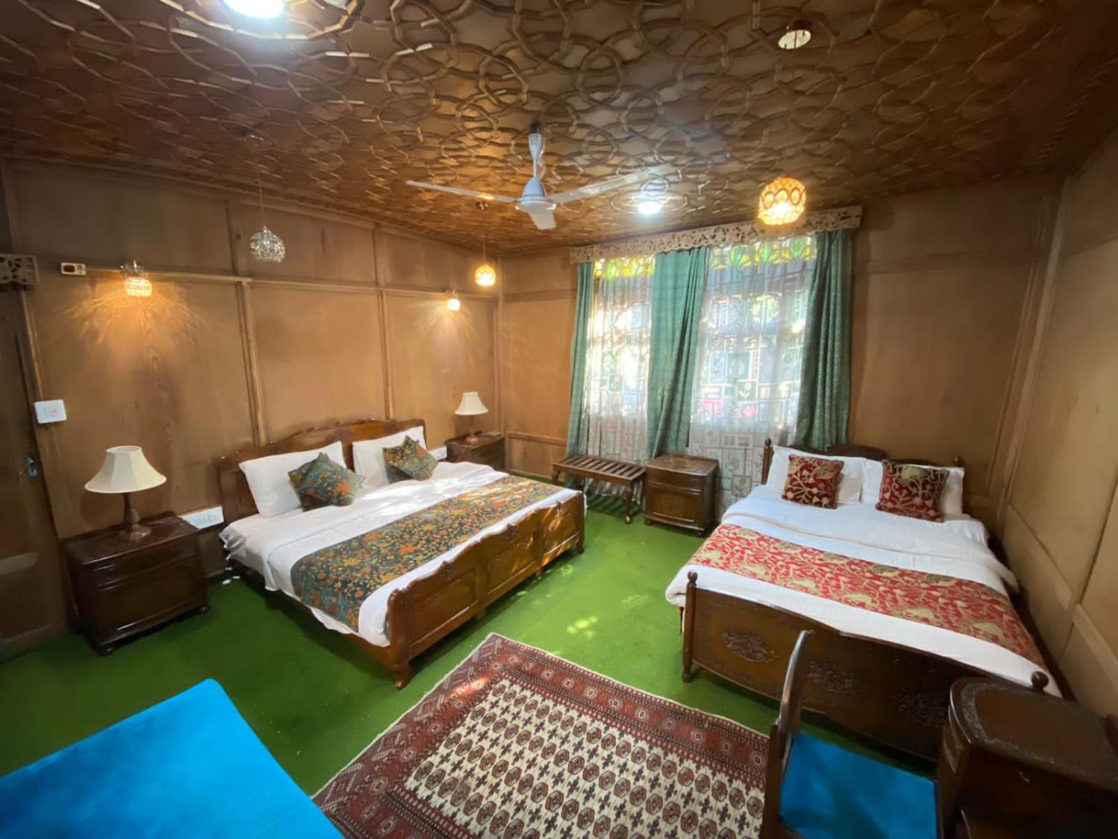 Nazneen Group Of Houseboats Srīnagar Eksteriør bilde